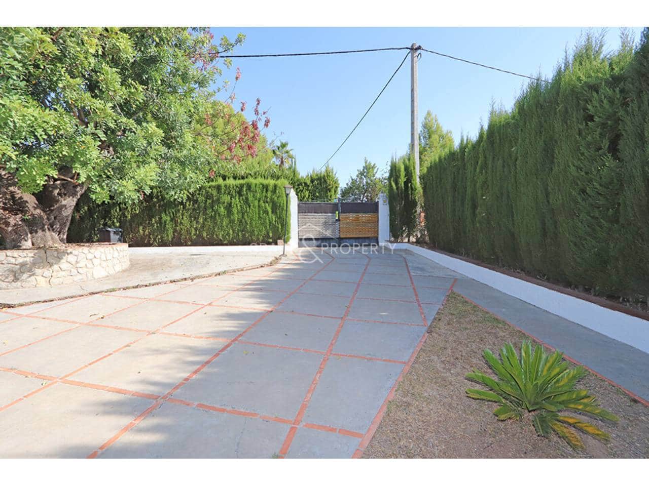 4 bedroom Villa for sale in Turis with pool garage - € 239,000 (Ref: 10061095)
