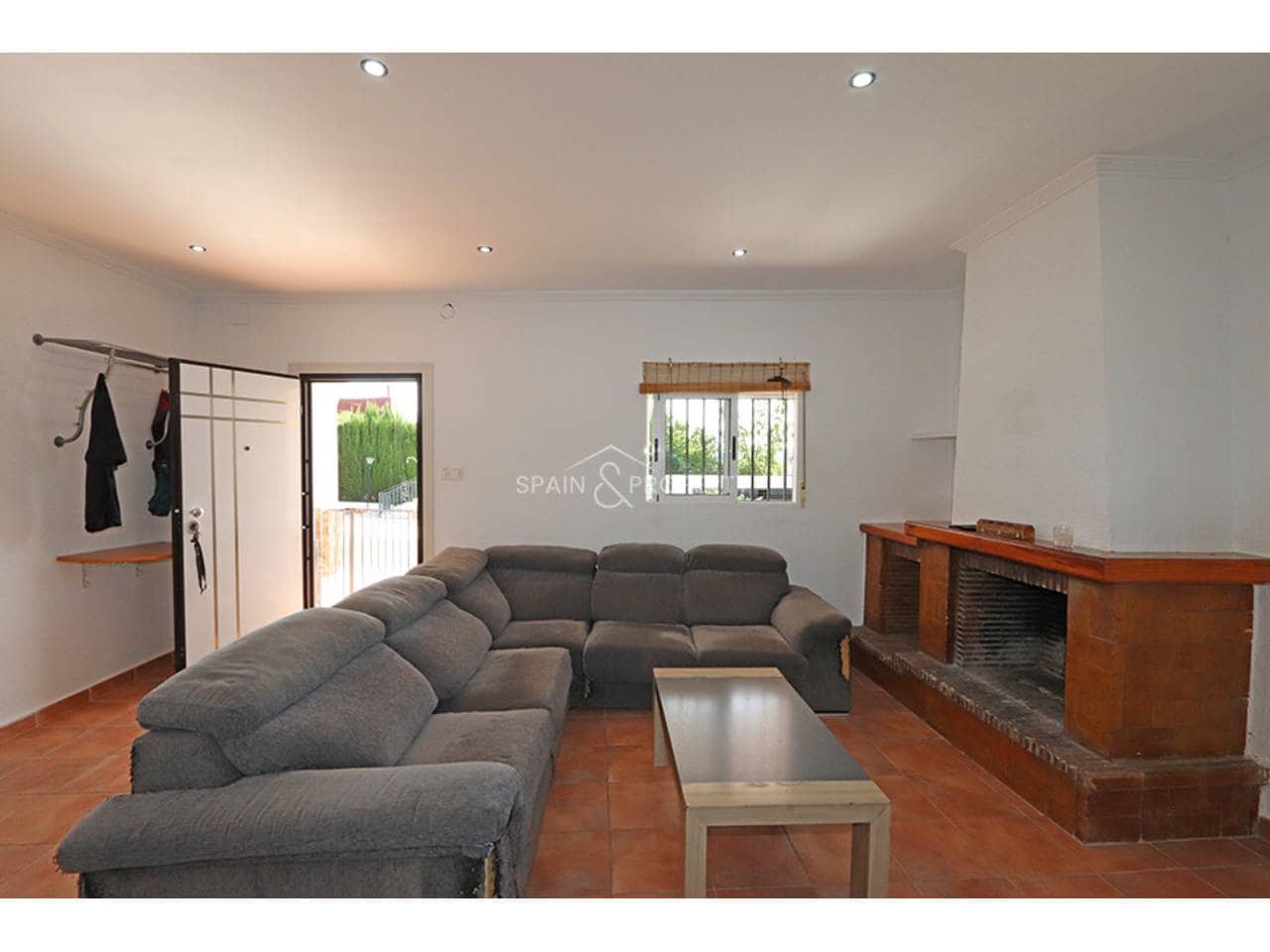 4 bedroom Villa for sale in Turis with pool garage - € 239,000 (Ref: 10061095)