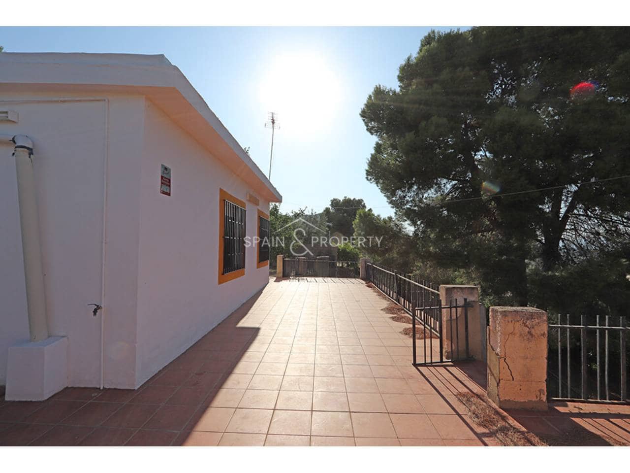 4 bedroom Villa for sale in Montroy with pool garage - € 195,000 (Ref: 10157089)