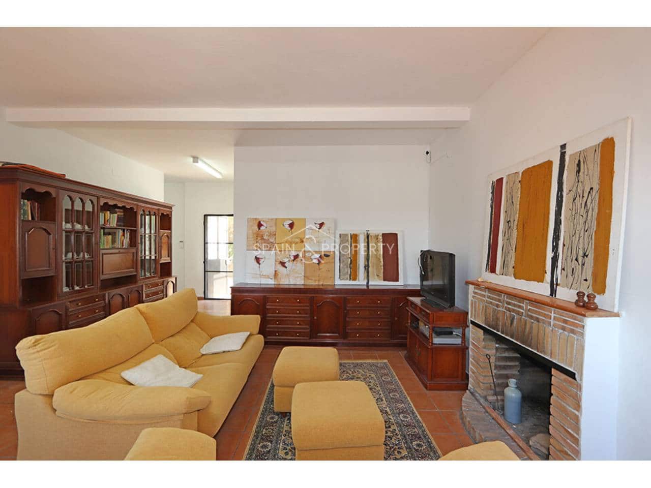 4 bedroom Villa for sale in Montroy with pool garage - € 195,000 (Ref: 10157089)