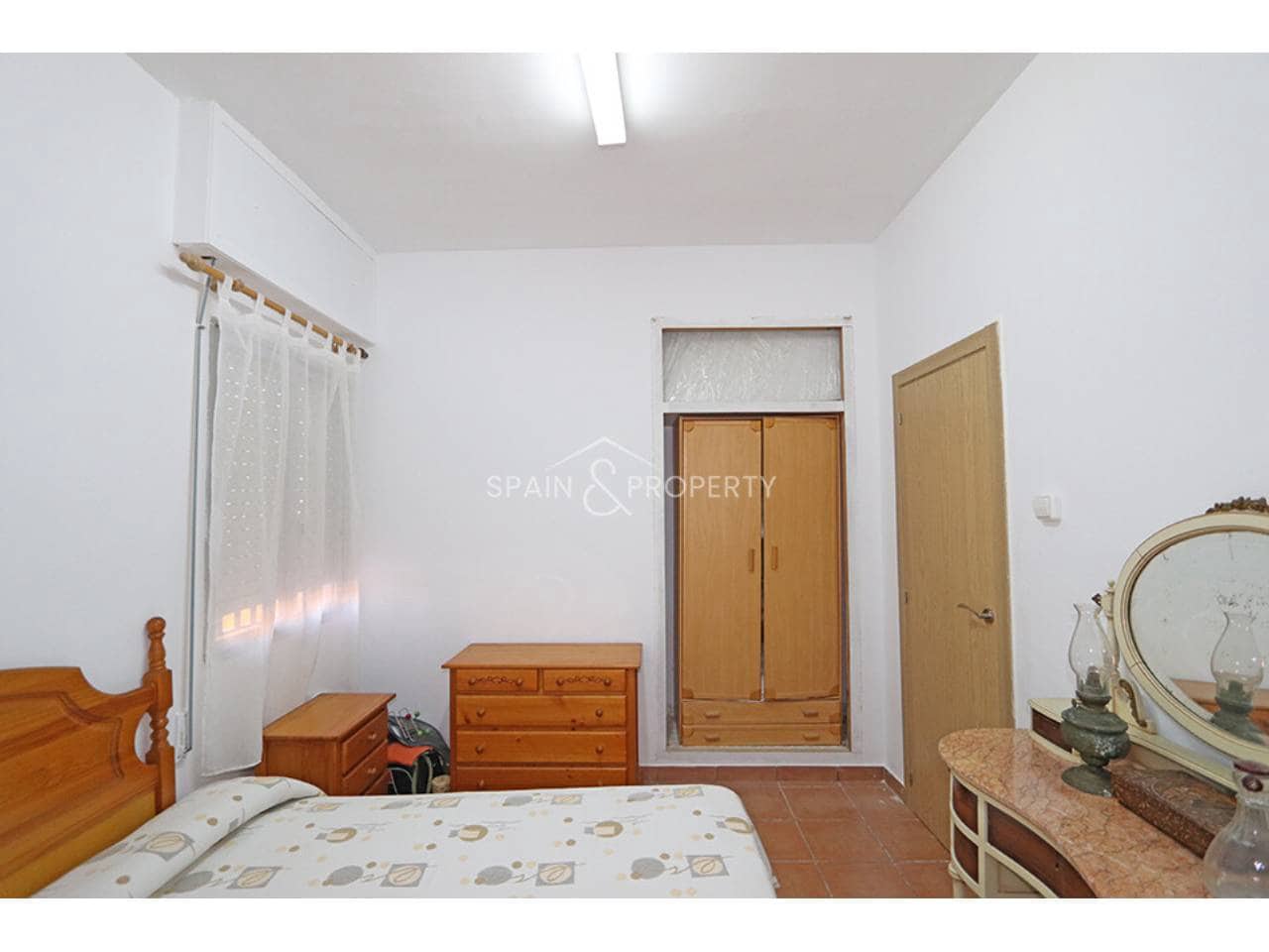 4 bedroom Villa for sale in Montroy with pool garage - € 195,000 (Ref: 10157089)