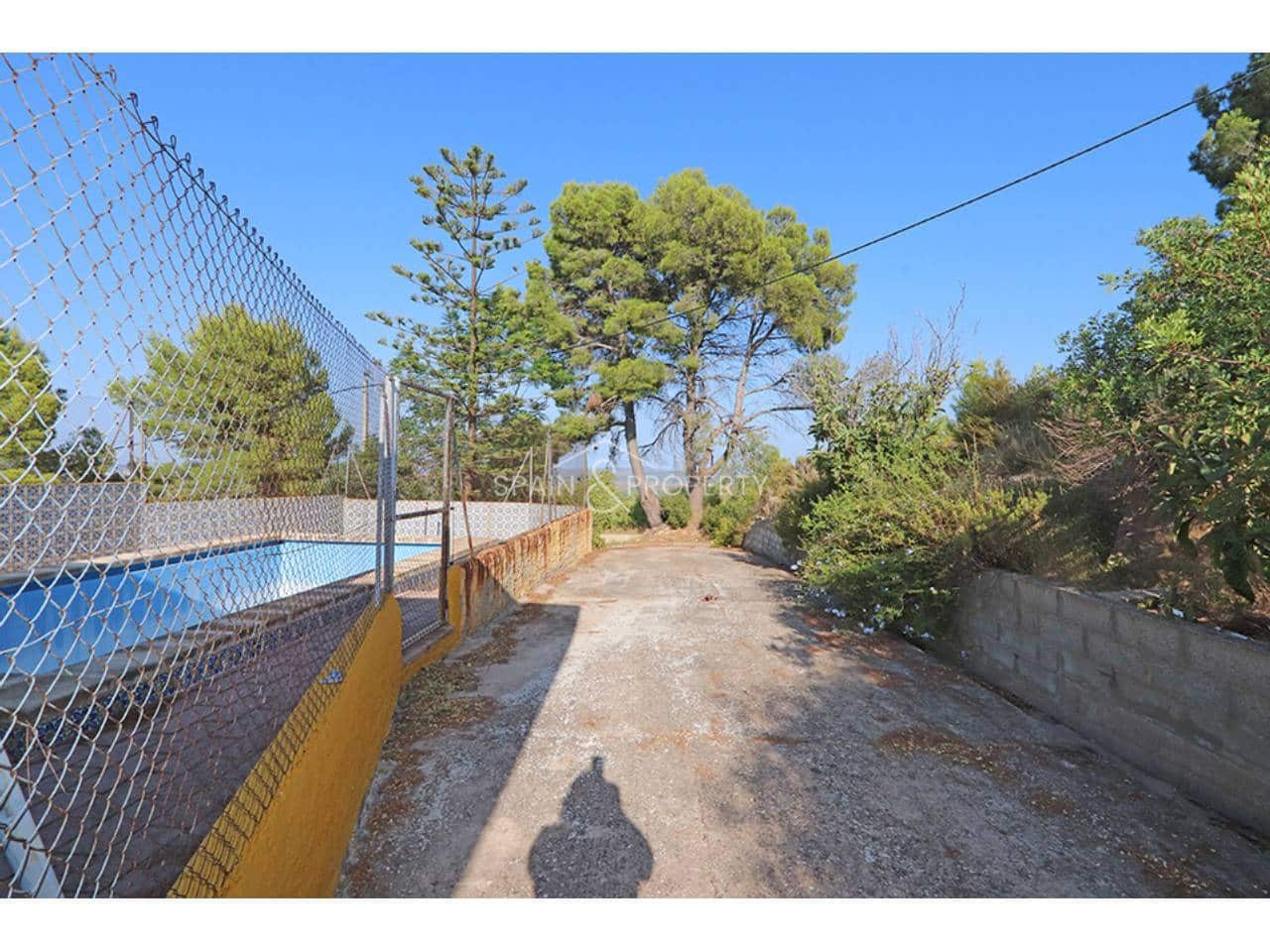 4 bedroom Villa for sale in Montroy with pool garage - € 195,000 (Ref: 10157089)