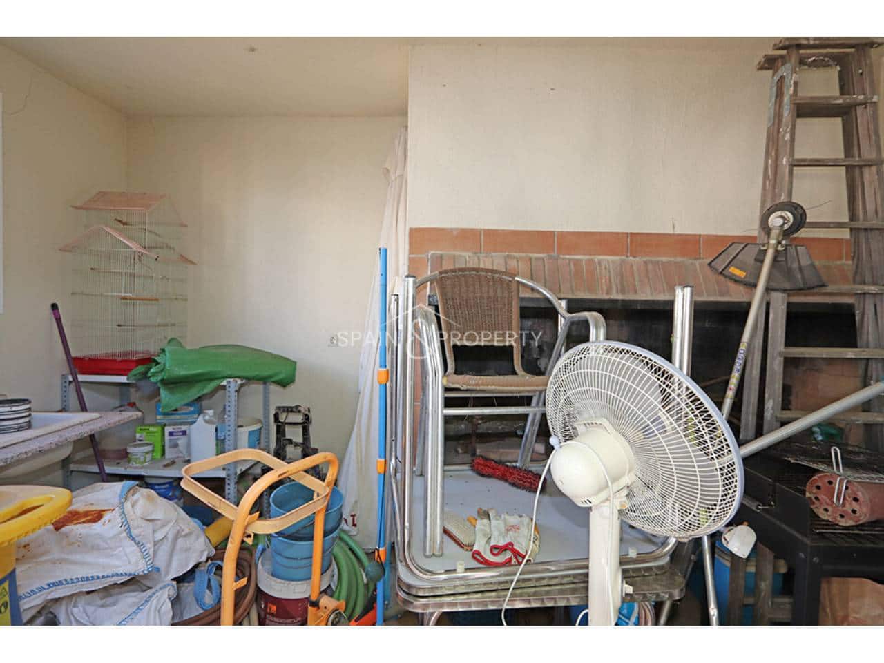 4 bedroom Villa for sale in Montroy with pool garage - € 195,000 (Ref: 10157089)