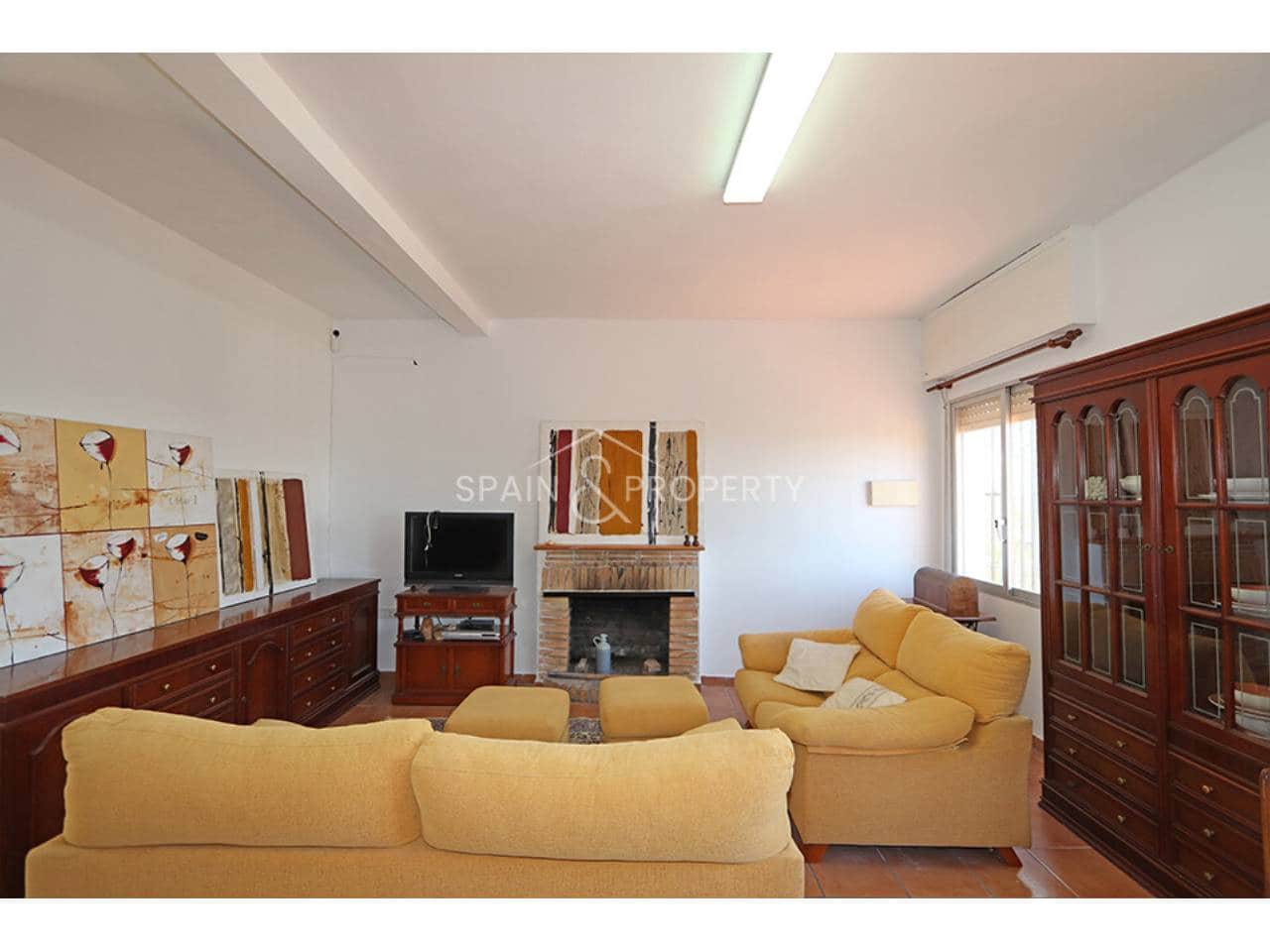 4 bedroom Villa for sale in Montroy with pool garage - € 195,000 (Ref: 10157089)