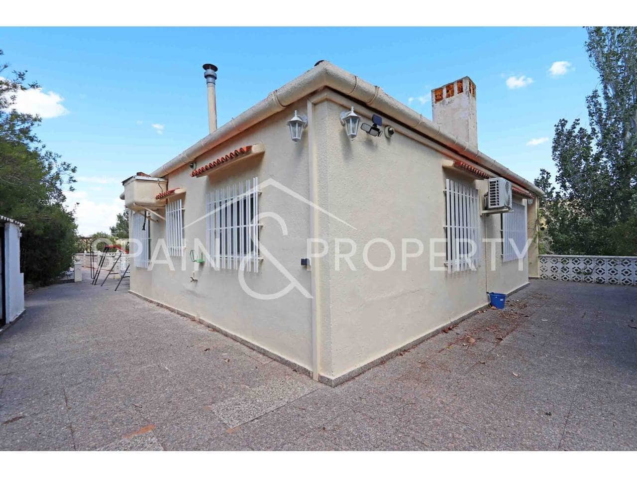 3 bedroom Villa for sale in Macastre with pool garage € 148,000 (Ref