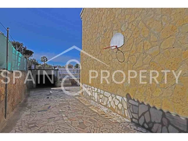 5 soveværelse Villa til salg i Montserrat med swimmingpool - € 185.000 (Ref: 8821548)