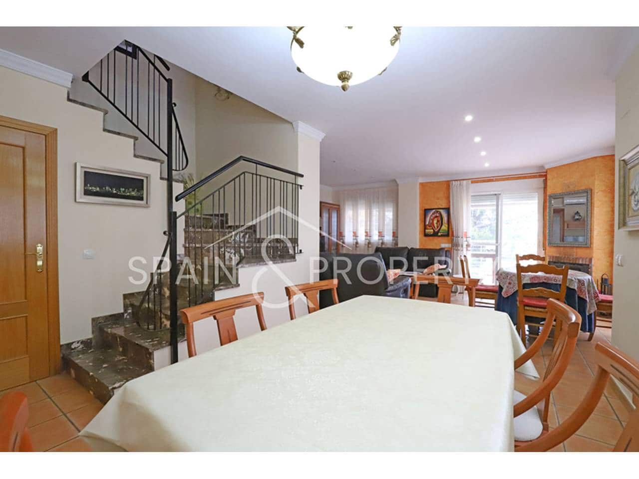 3 soveværelse Villa til salg i Montserrat med swimmingpool - € 280.000 (Ref: 8896101)