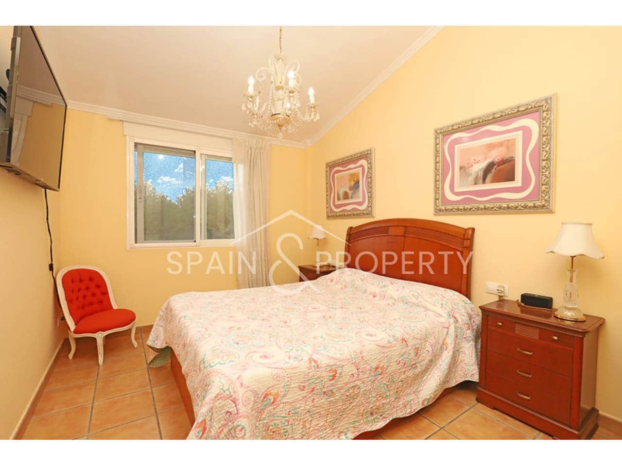 3 soveværelse Villa til salg i Montserrat med swimmingpool - € 280.000 (Ref: 8896101)