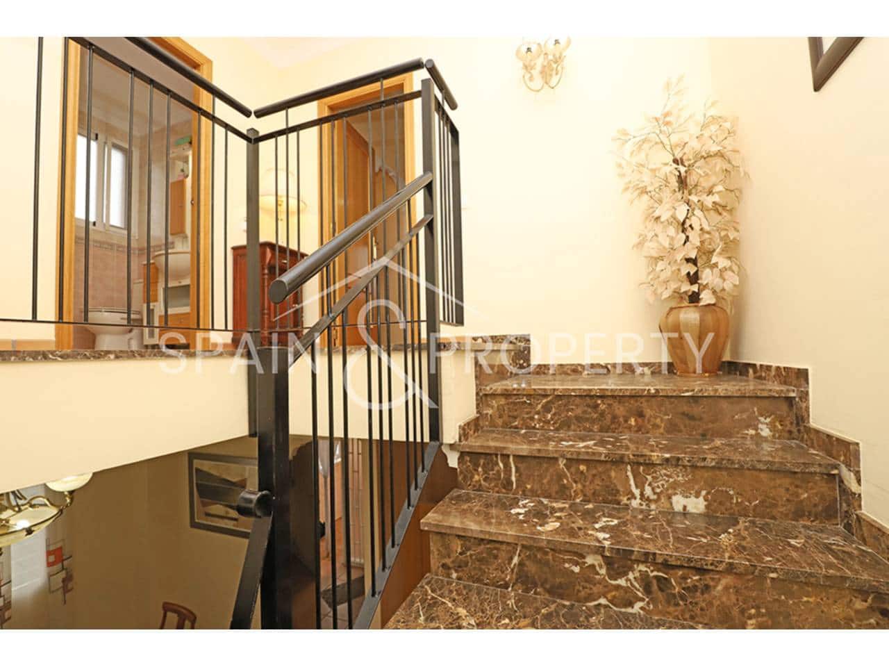 3 soveværelse Villa til salg i Montserrat med swimmingpool - € 280.000 (Ref: 8896101)