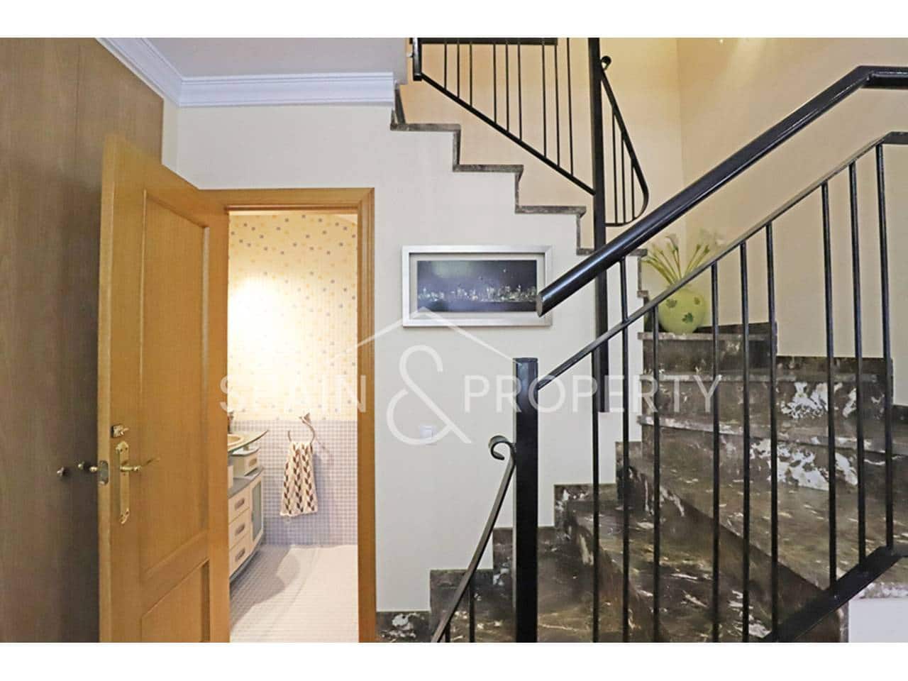 3 soveværelse Villa til salg i Montserrat med swimmingpool - € 280.000 (Ref: 8896101)