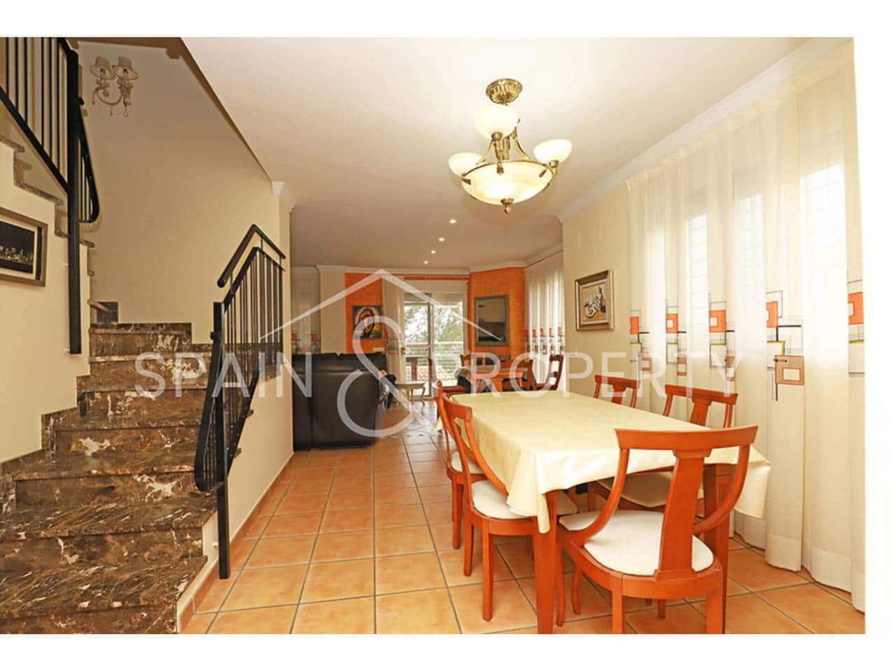 3 soveværelse Villa til salg i Montserrat med swimmingpool - € 280.000 (Ref: 8896101)