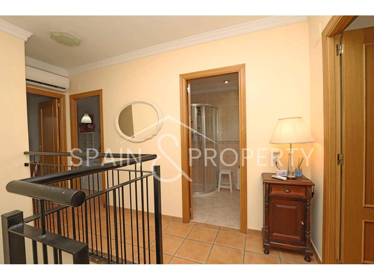 3 soveværelse Villa til salg i Montserrat med swimmingpool - € 280.000 (Ref: 8896101)