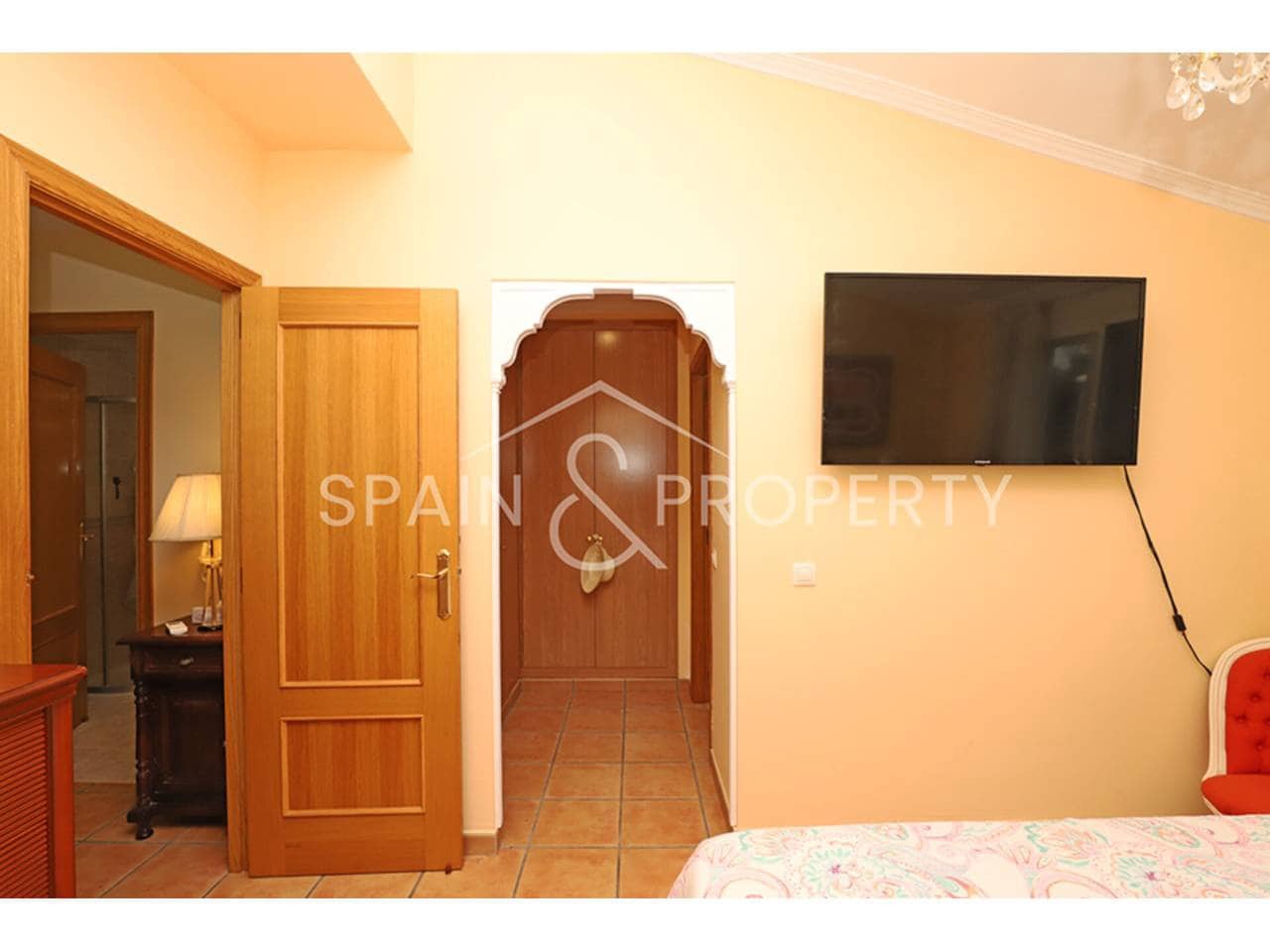 3 soveværelse Villa til salg i Montserrat med swimmingpool - € 280.000 (Ref: 8896101)