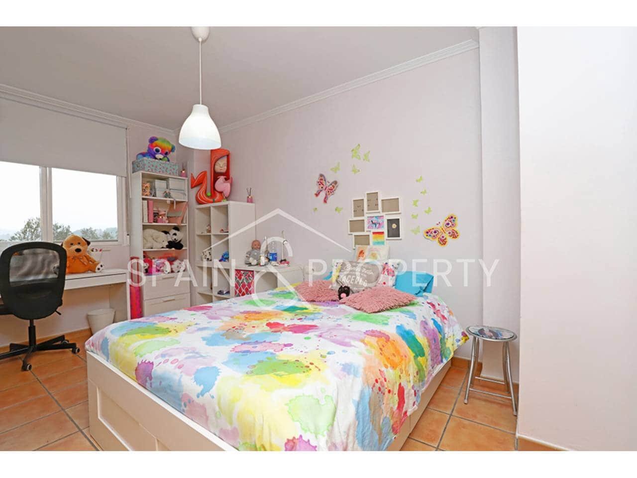 3 soveværelse Villa til salg i Montserrat med swimmingpool - € 280.000 (Ref: 8896101)