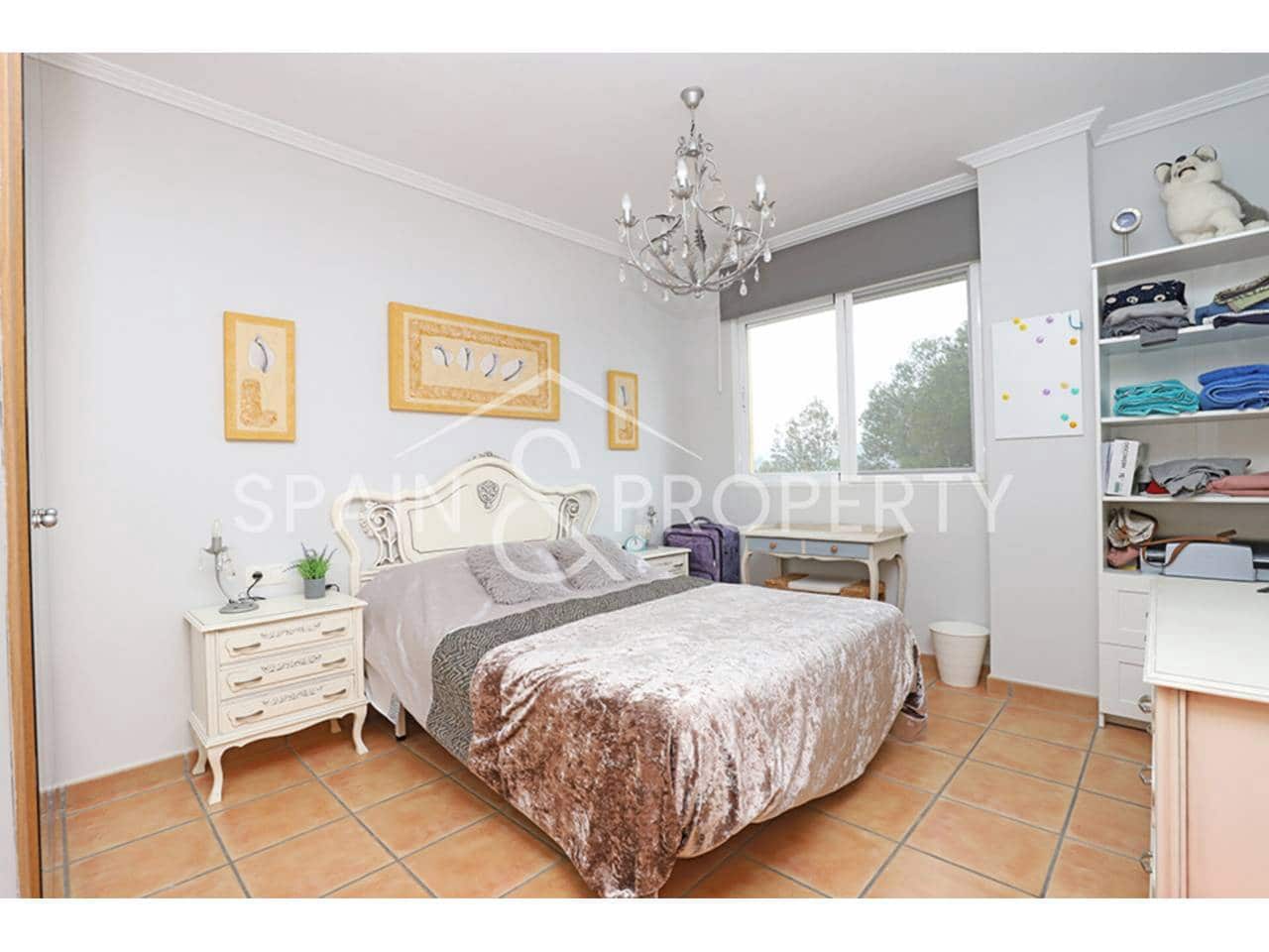 3 soveværelse Villa til salg i Montserrat med swimmingpool - € 280.000 (Ref: 8896101)