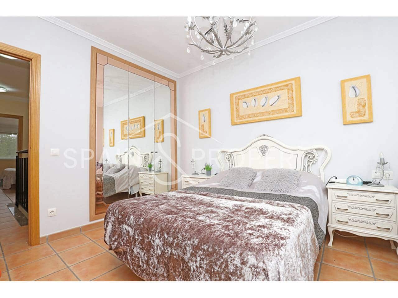 3 soveværelse Villa til salg i Montserrat med swimmingpool - € 280.000 (Ref: 8896101)