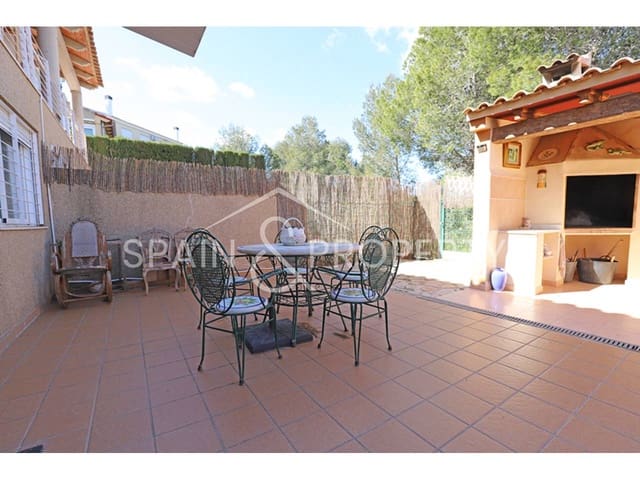 3 soveværelse Villa til salg i Montserrat med swimmingpool - € 280.000 (Ref: 8896101)