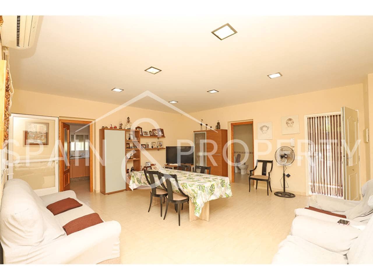 3 soveværelse Villa til salg i Montserrat med swimmingpool garage - € 220.000 (Ref: 9036252)