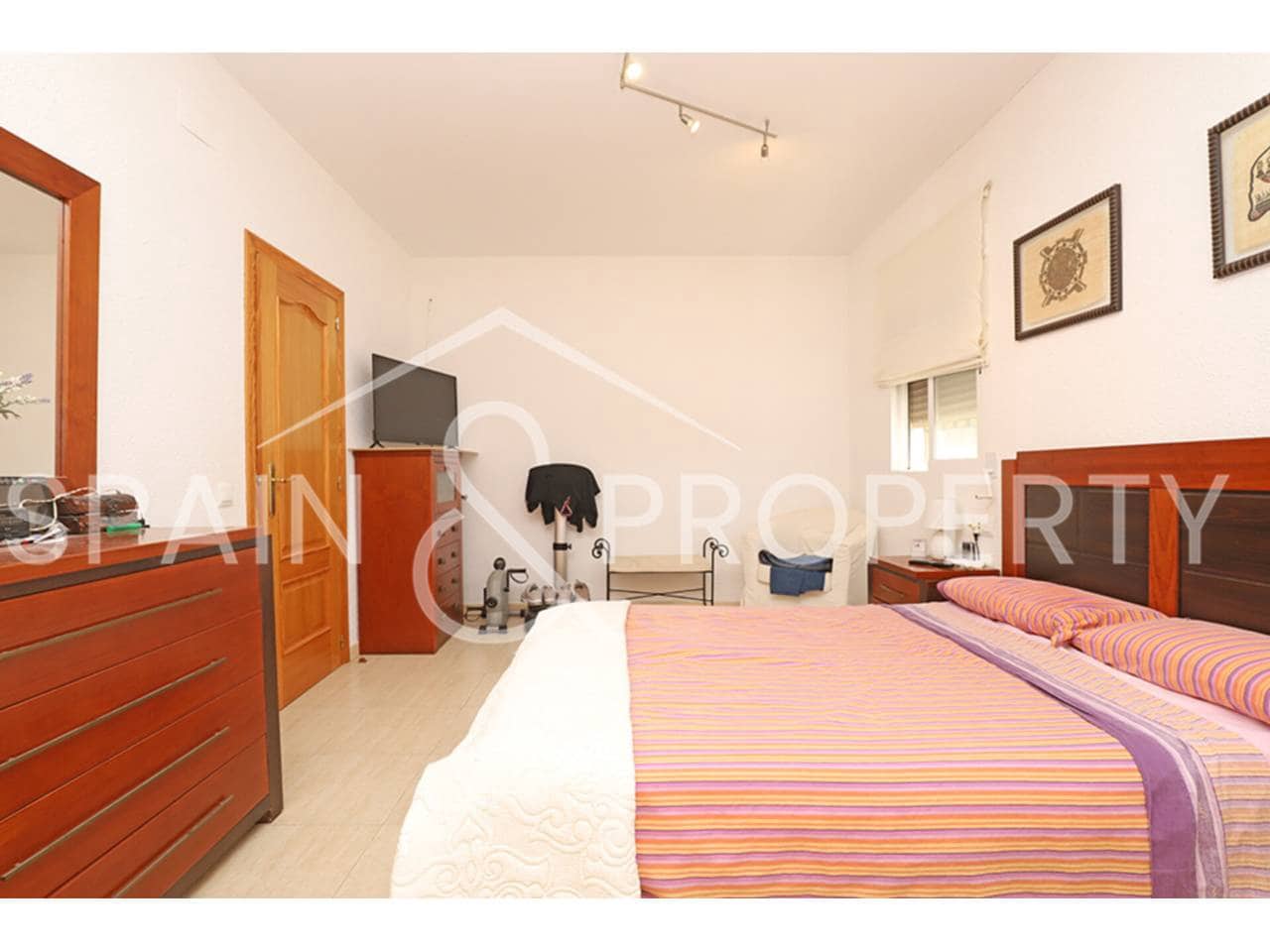 3 soveværelse Villa til salg i Montserrat med swimmingpool garage - € 220.000 (Ref: 9036252)