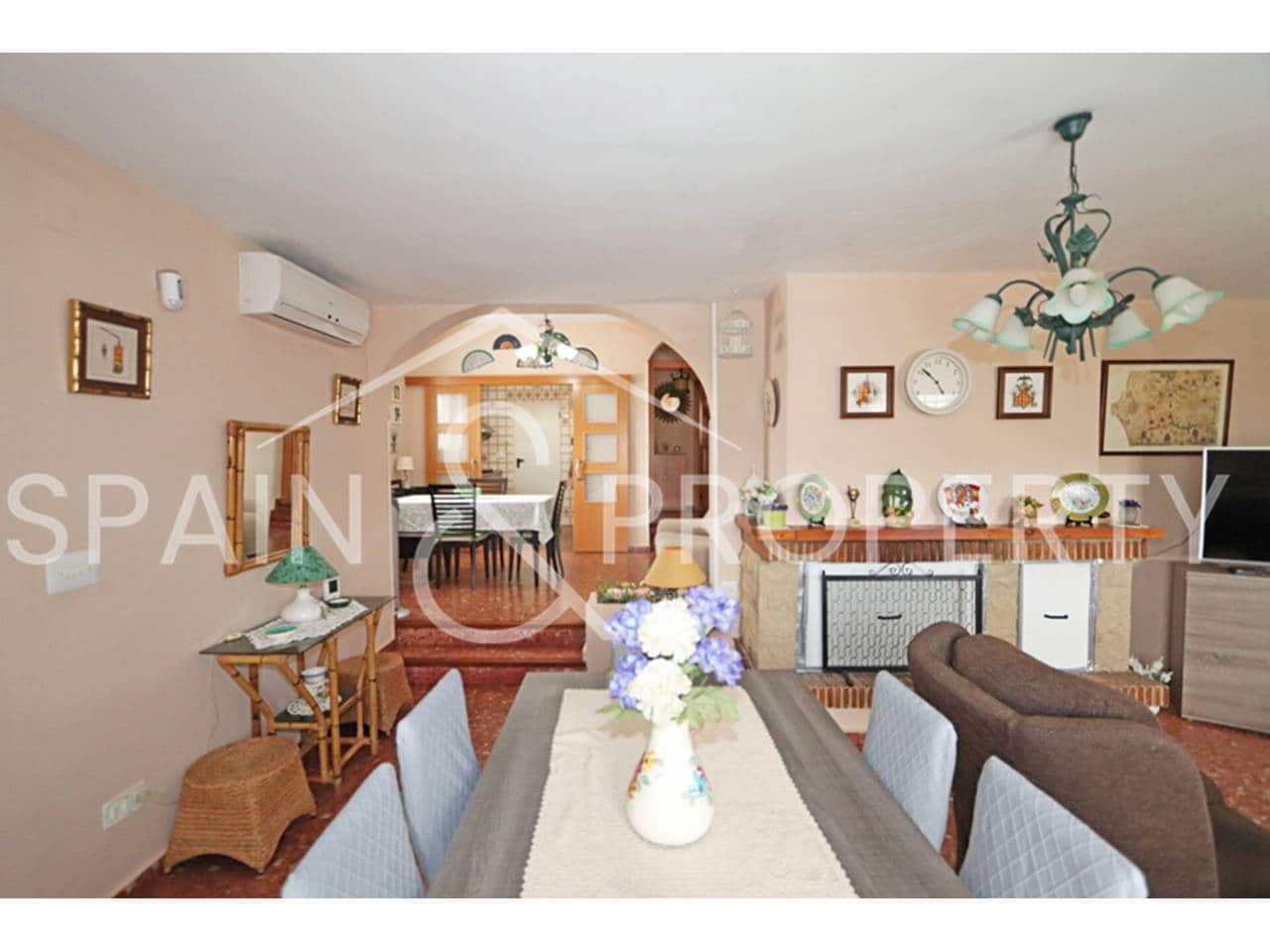 4 chambre Villa/Maison à vendre à Turis avec piscine garage - 315 000 € (Ref: 9208008)