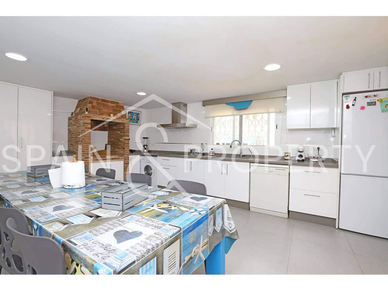 3 soveværelse Villa til salg i Montserrat med garage - € 380.000 (Ref: 9218565)