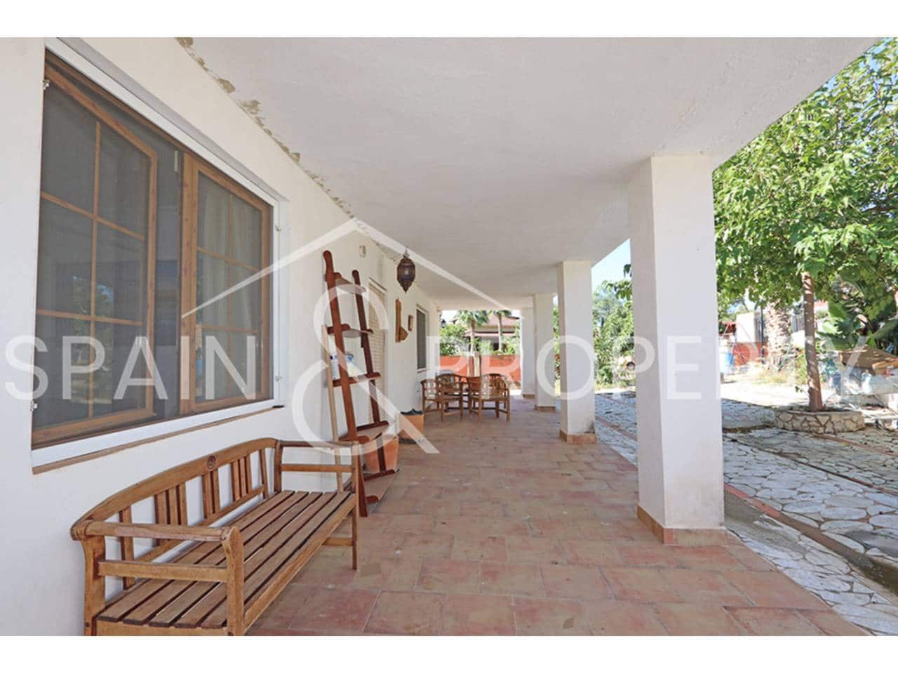 4 bedroom Villa for sale in Montroy with pool garage - € 249,900 (Ref: 9280664)