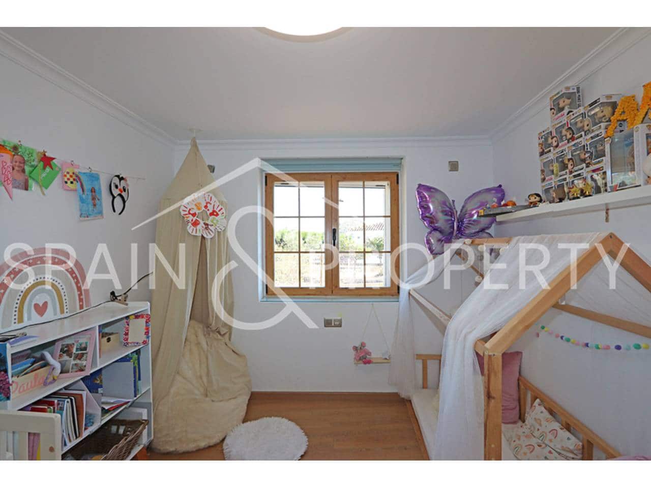 4 bedroom Villa for sale in Montroy with pool garage - € 249,900 (Ref: 9280664)