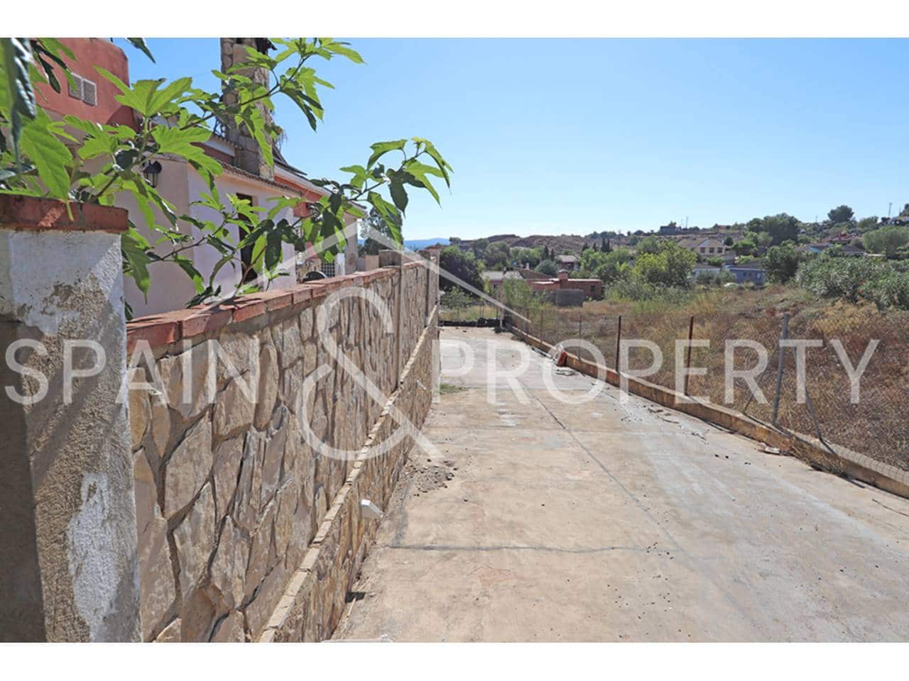 4 bedroom Villa for sale in Montroy with pool garage - € 249,900 (Ref: 9280664)