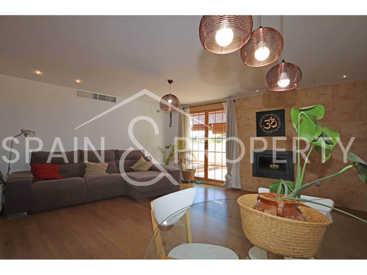 4 bedroom Villa for sale in Montroy with pool garage - € 249,900 (Ref: 9280664)