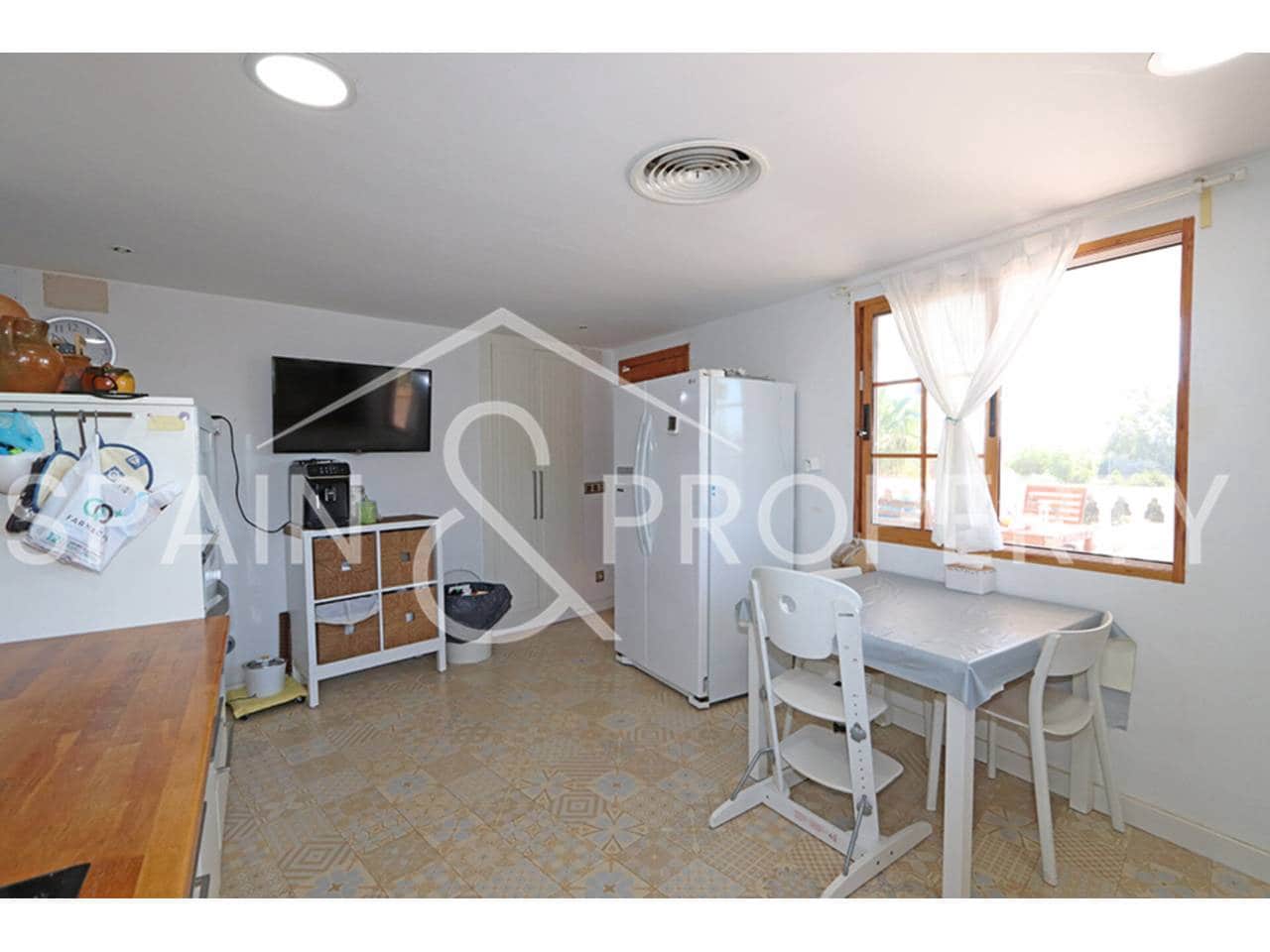 4 bedroom Villa for sale in Montroy with pool garage - € 249,900 (Ref: 9280664)