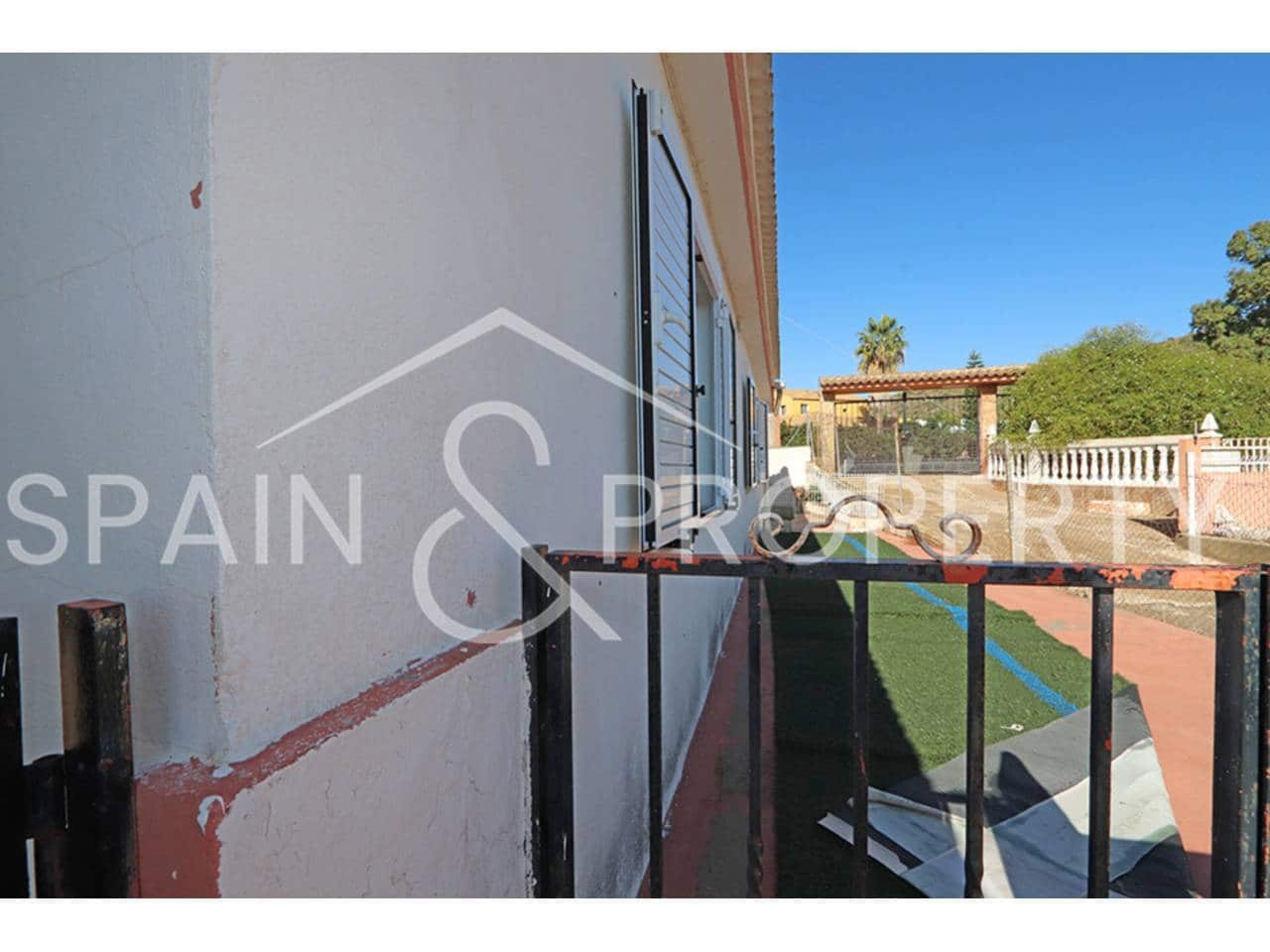 4 bedroom Villa for sale in Montroy with pool garage - € 249,900 (Ref: 9280664)