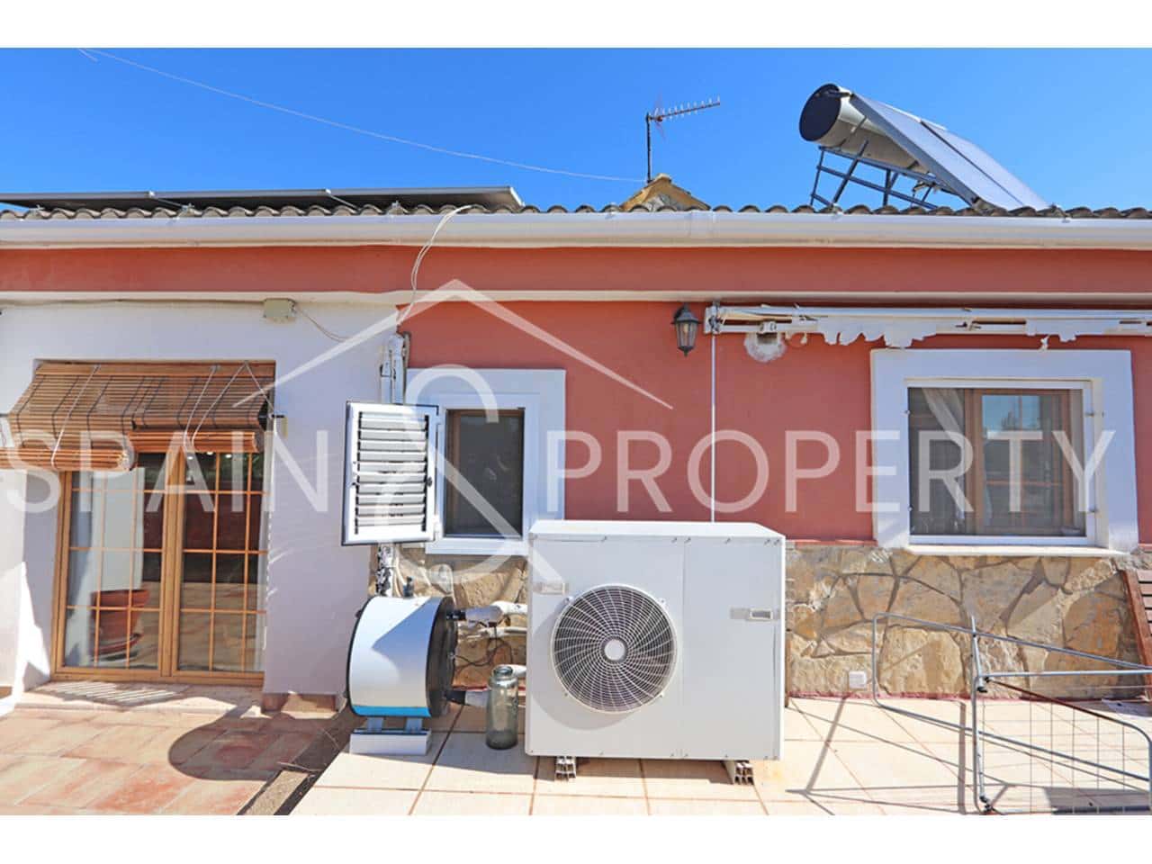 4 bedroom Villa for sale in Montroy with pool garage - € 249,900 (Ref: 9280664)