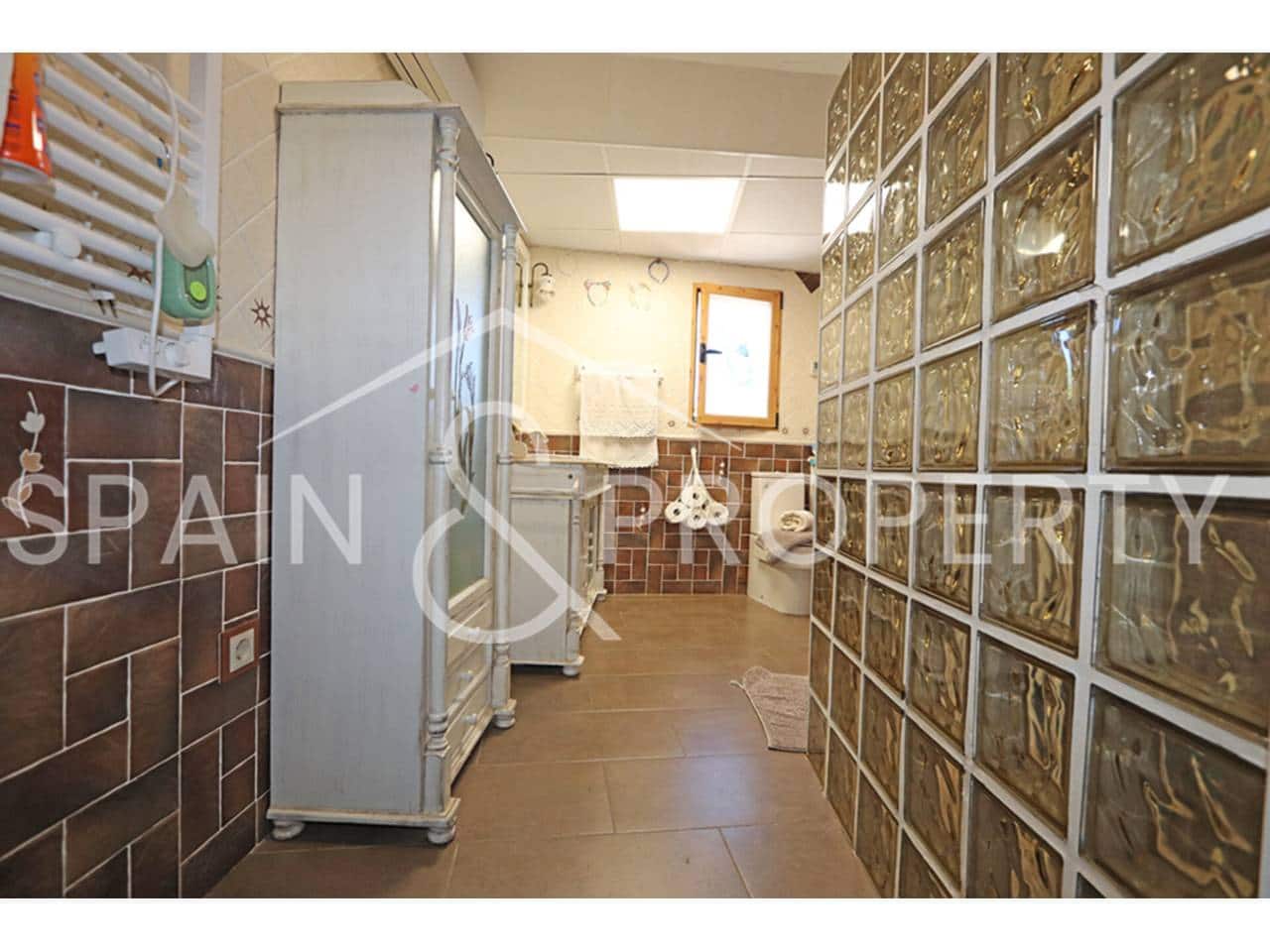 4 bedroom Villa for sale in Montroy with pool garage - € 249,900 (Ref: 9280664)