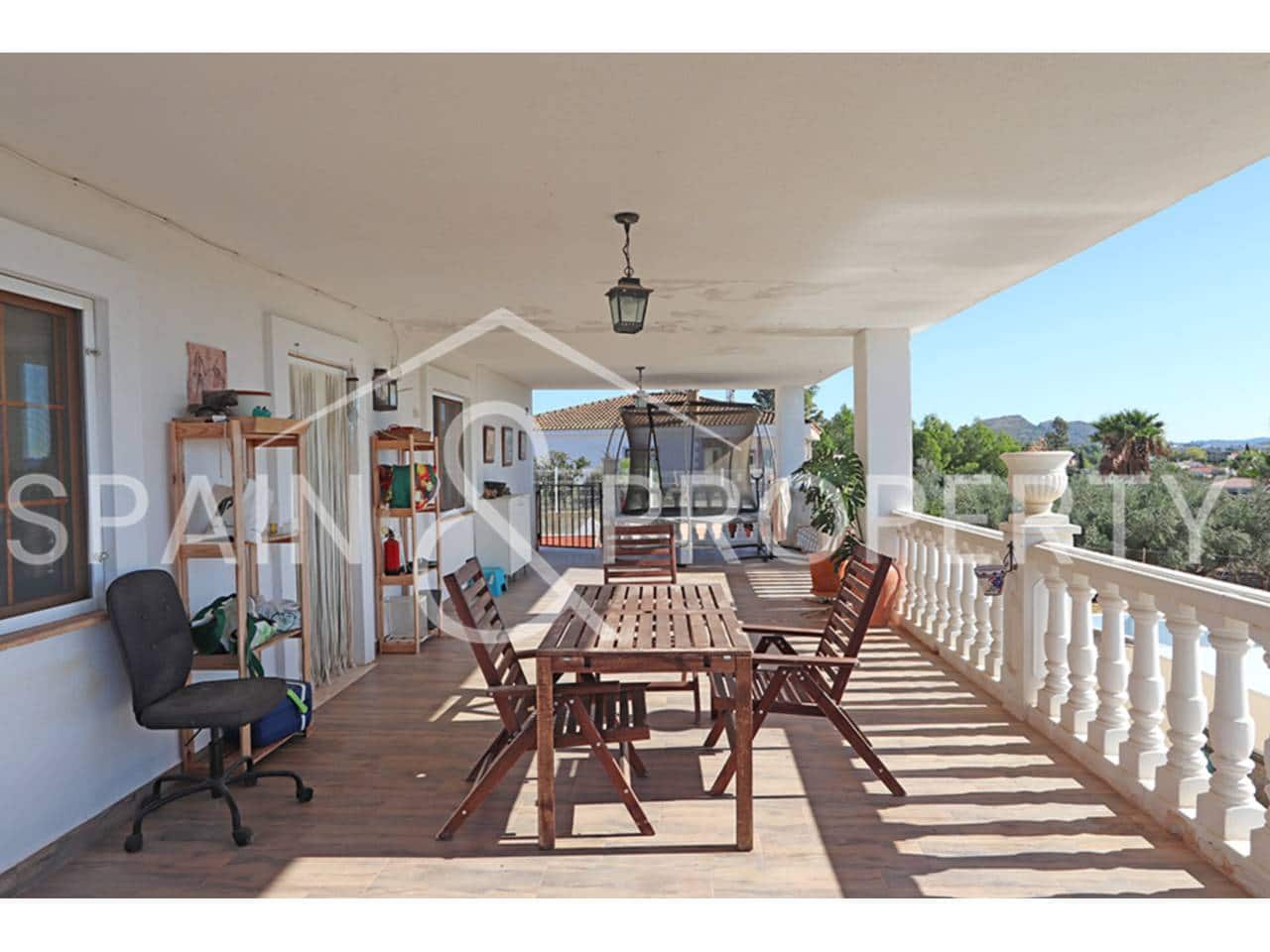 4 bedroom Villa for sale in Montroy with pool garage - € 249,900 (Ref: 9280664)