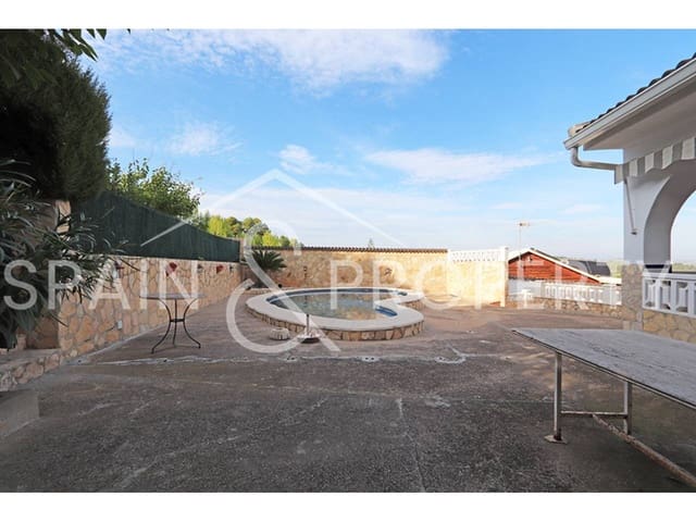 6 bedroom Villa for sale in Montroy with pool garage - € 319,000 (Ref: 9293930)