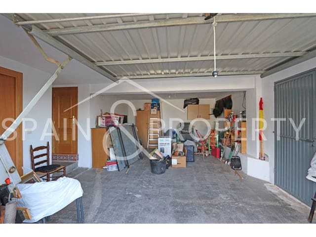 6 bedroom Villa for sale in Montroy with pool garage - € 319,000 (Ref: 9293930)