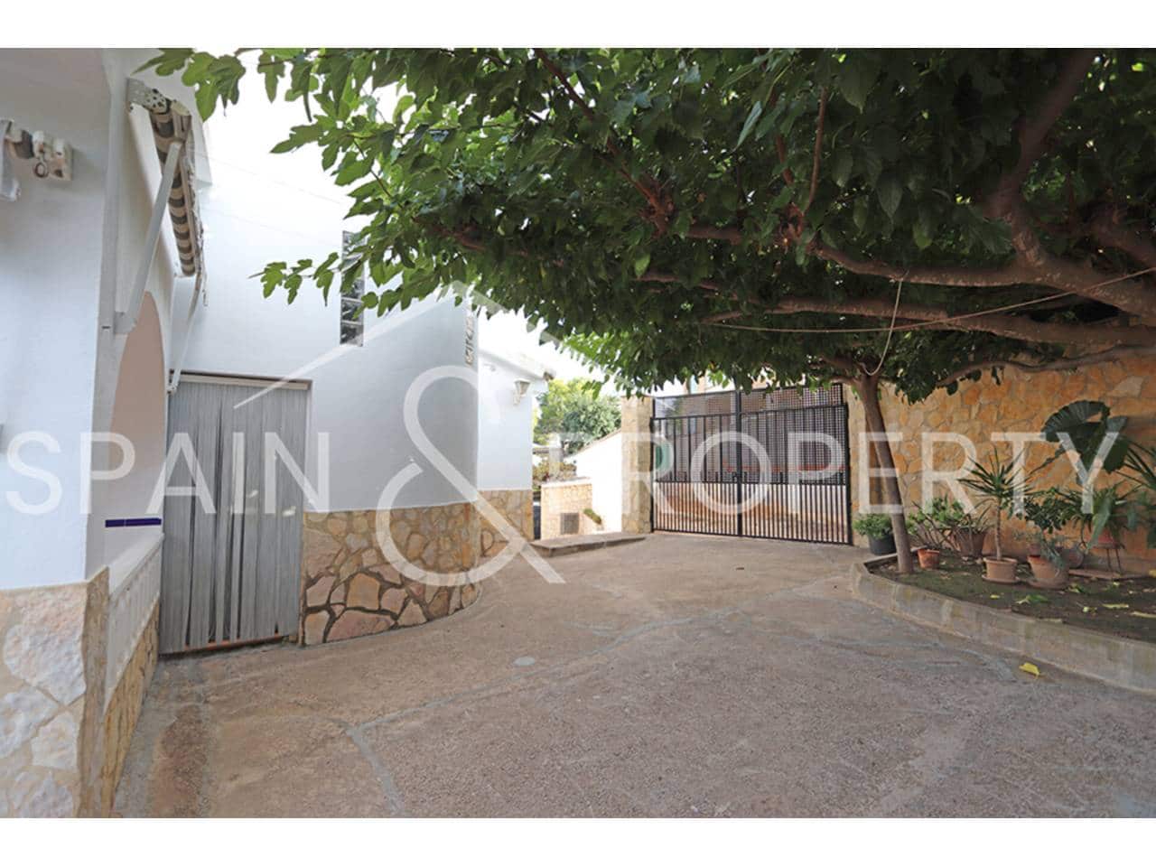 6 soveværelse Villa til salg i Montroy med swimmingpool garage - € 319.000 (Ref: 9293930)