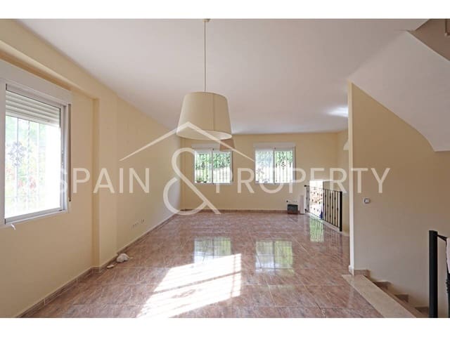 3 bedroom Townhouse for sale in Montroy with garage - € 238,000 (Ref: 9340801)