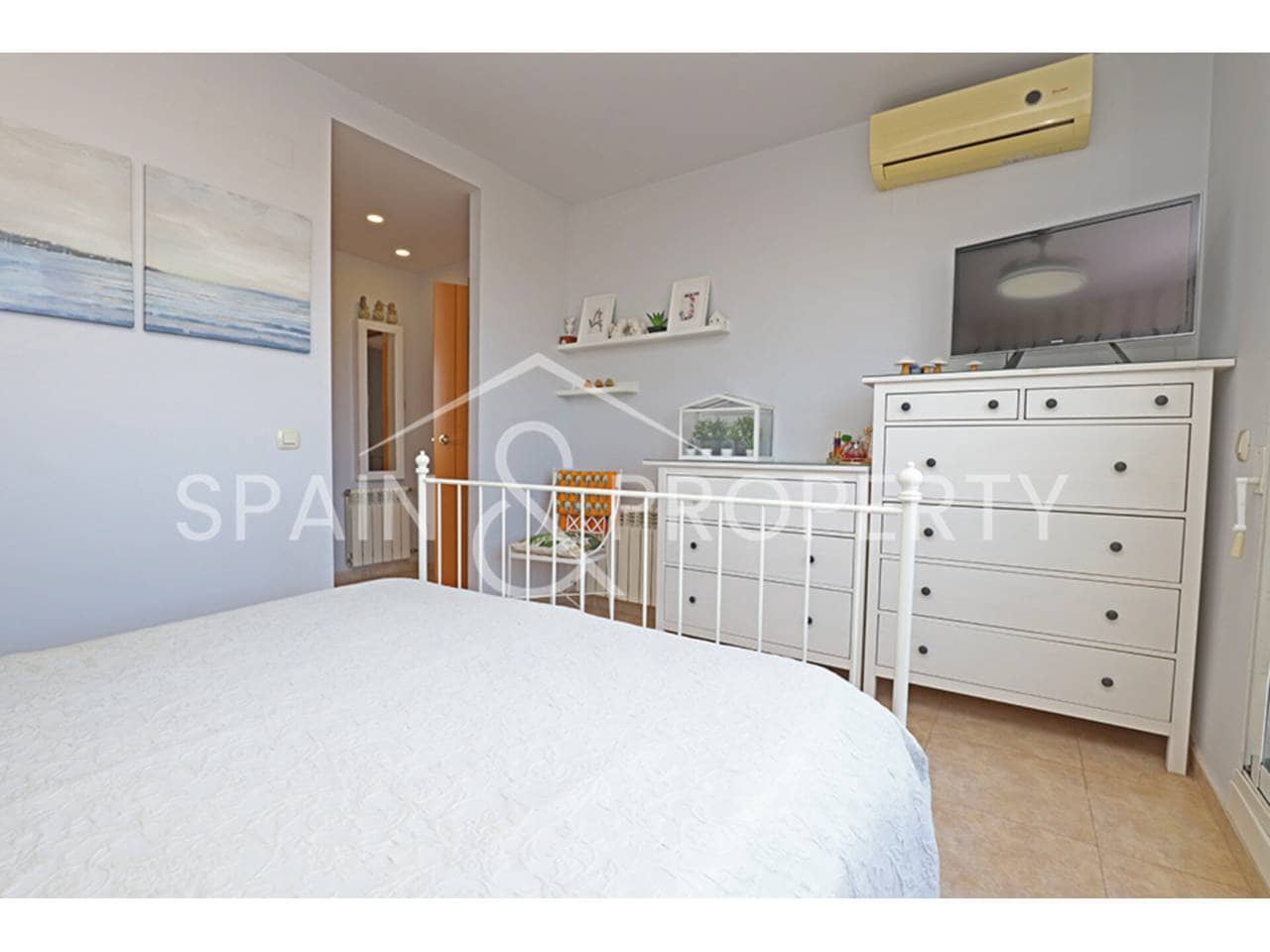 4 soveværelse Villa til salg i Calicanto med swimmingpool garage - € 500.000 (Ref: 9348862)