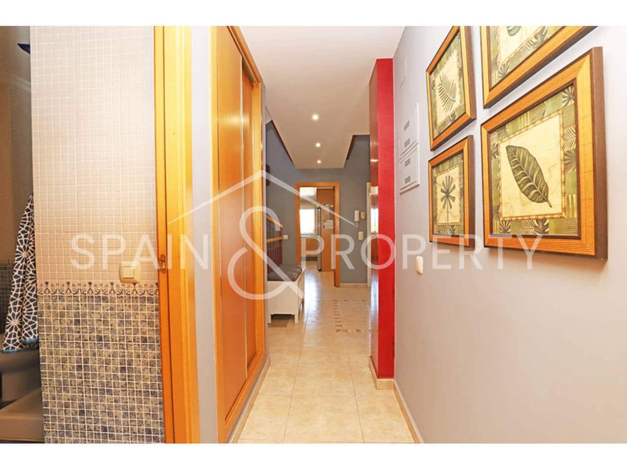 4 soveværelse Villa til salg i Calicanto med swimmingpool garage - € 500.000 (Ref: 9348862)