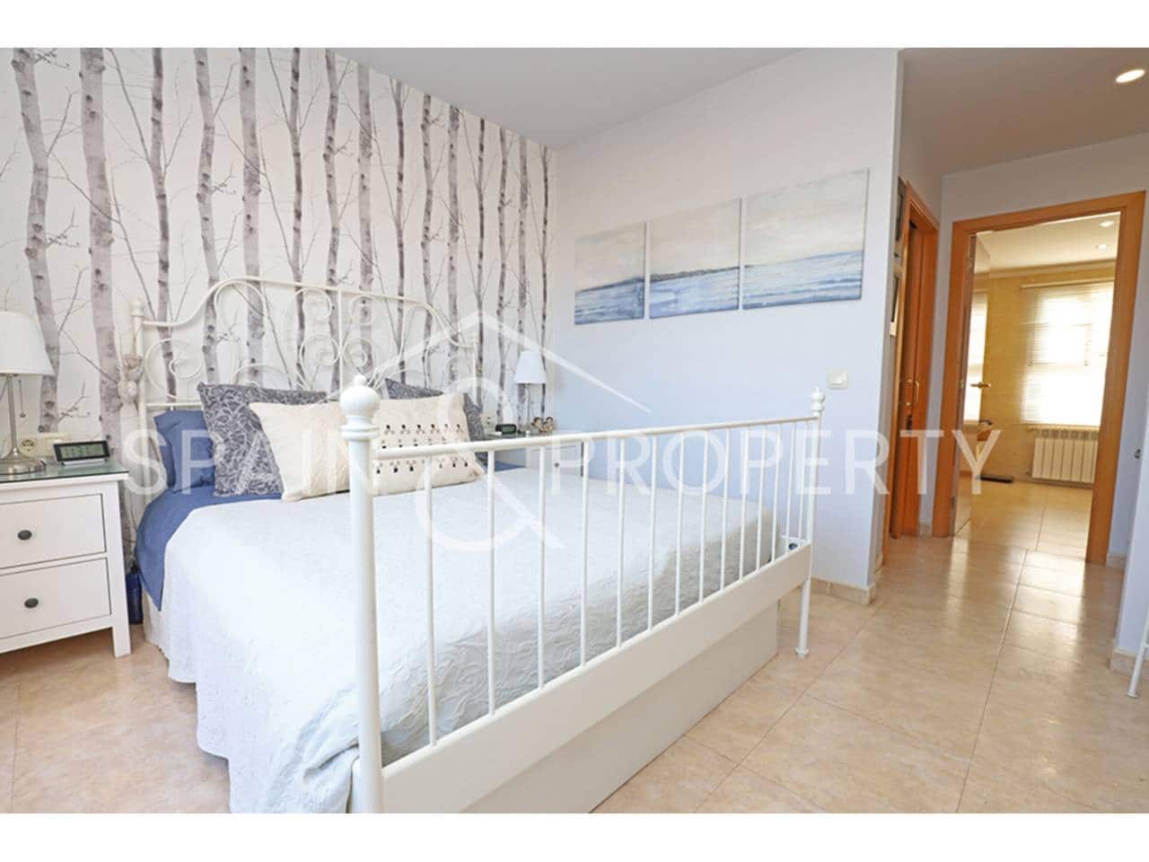 4 soveværelse Villa til salg i Calicanto med swimmingpool garage - € 500.000 (Ref: 9348862)