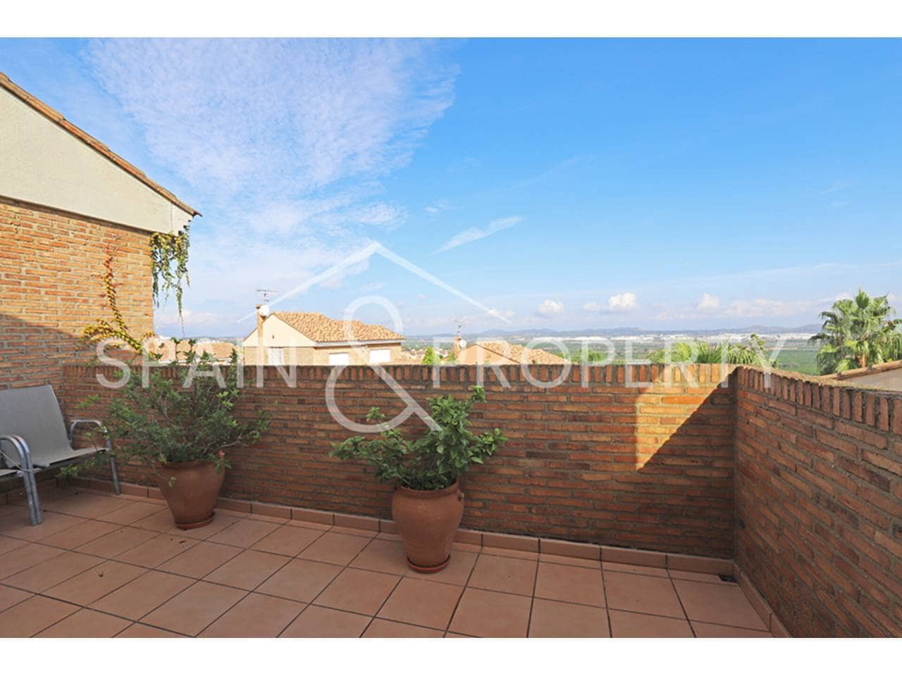 4 soveværelse Villa til salg i Calicanto med swimmingpool garage - € 500.000 (Ref: 9348862)