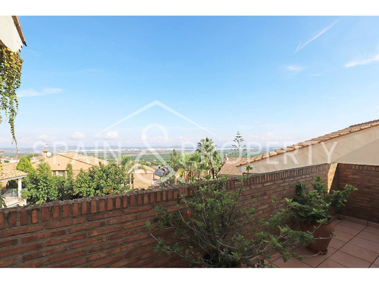 4 soveværelse Villa til salg i Calicanto med swimmingpool garage - € 500.000 (Ref: 9348862)