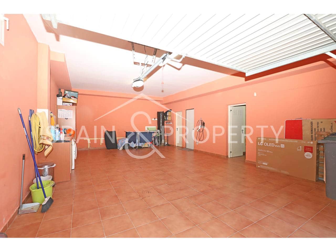 4 soveværelse Villa til salg i Calicanto med swimmingpool garage - € 500.000 (Ref: 9348862)