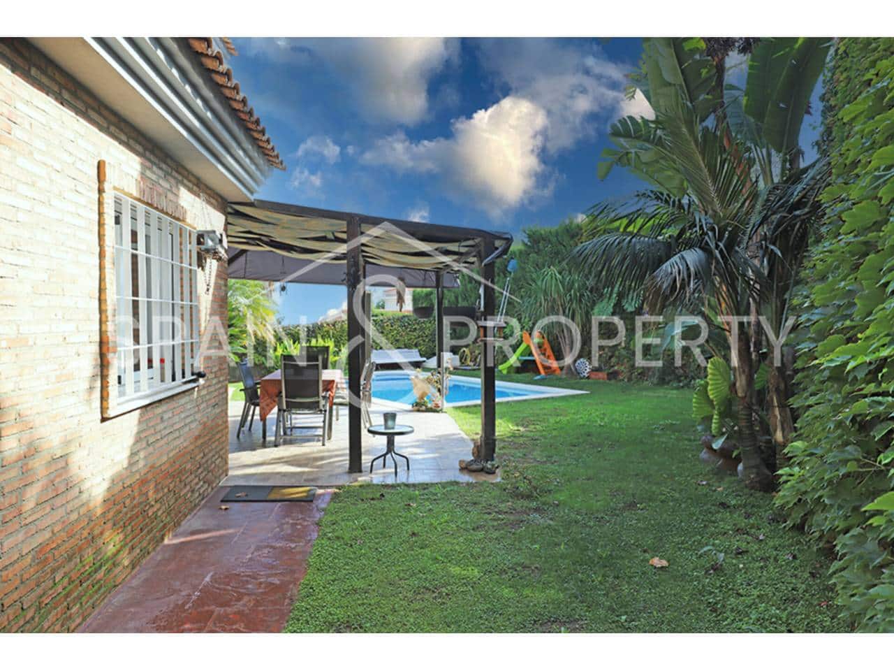 4 soveværelse Villa til salg i Calicanto med swimmingpool garage - € 500.000 (Ref: 9348862)