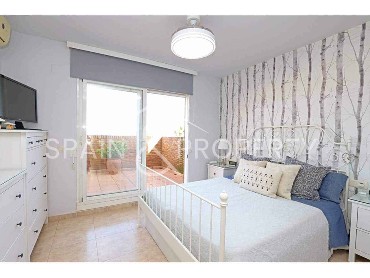 4 soveværelse Villa til salg i Calicanto med swimmingpool garage - € 500.000 (Ref: 9348862)