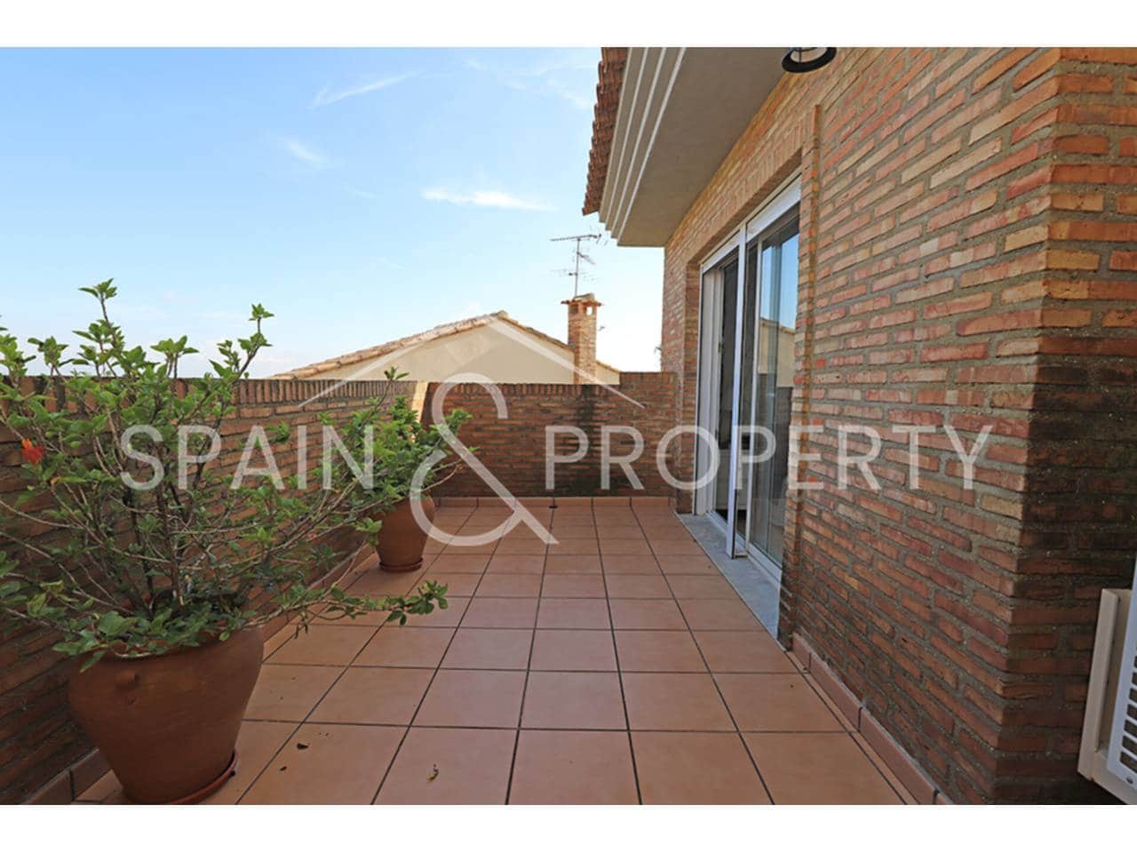 4 soveværelse Villa til salg i Calicanto med swimmingpool garage - € 500.000 (Ref: 9348862)