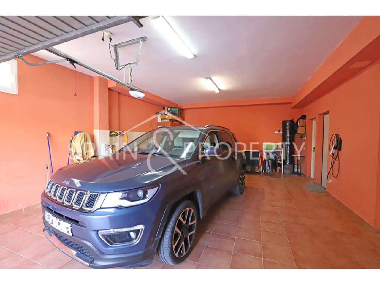 4 soveværelse Villa til salg i Calicanto med swimmingpool garage - € 500.000 (Ref: 9348862)