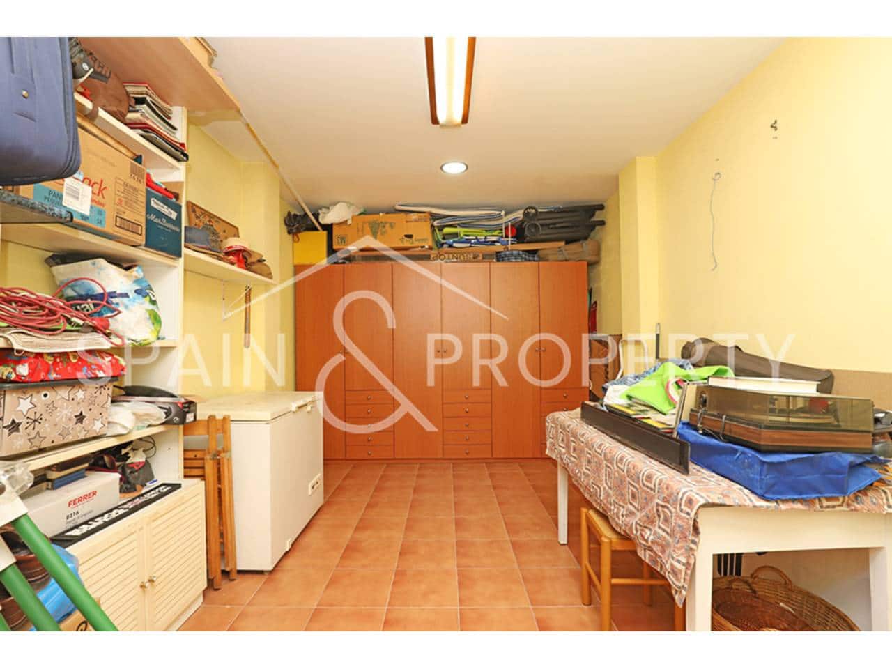 4 soveværelse Villa til salg i Calicanto med swimmingpool garage - € 500.000 (Ref: 9348862)