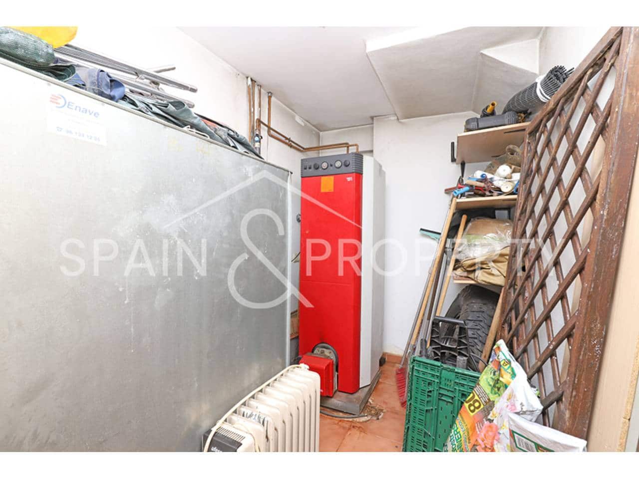 4 soveværelse Villa til salg i Calicanto med swimmingpool garage - € 500.000 (Ref: 9348862)